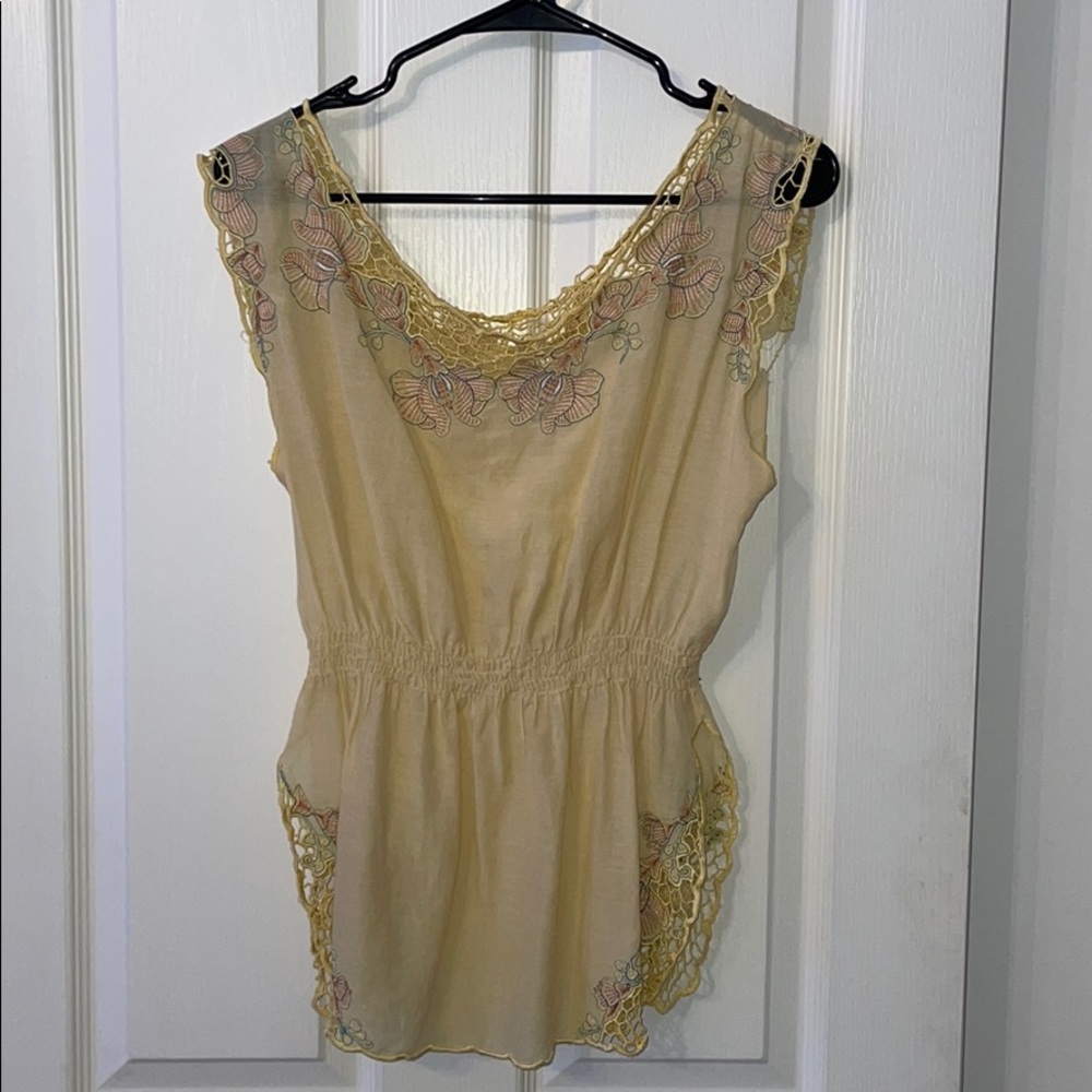 tunic with flower detail and cinched waist